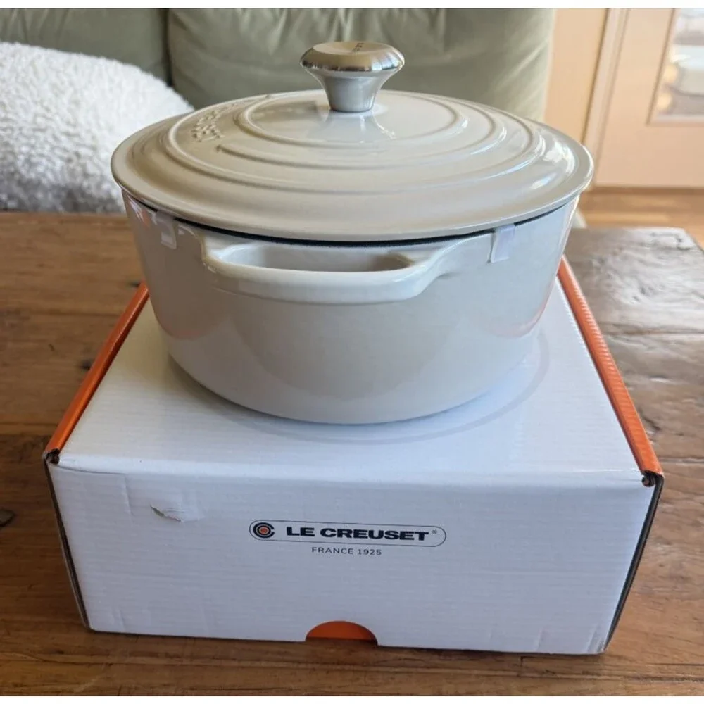 Le Creuset Enameled Cast Iron Round Dutch Oven Casserole 26cm 5.5qt Meringue NEW